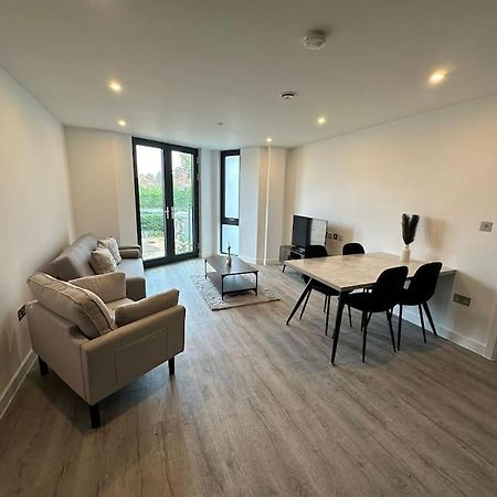 Stylish Central York Apartment Free Parking & Gym Exterior photo
