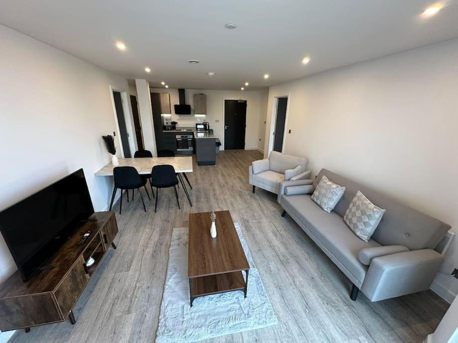 Stylish Central York Apartment Free Parking & Gym Exterior photo