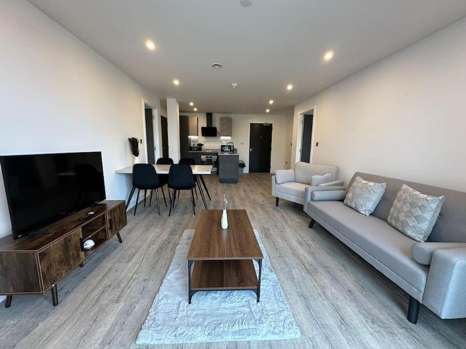 Stylish Central York Apartment Free Parking & Gym Exterior photo